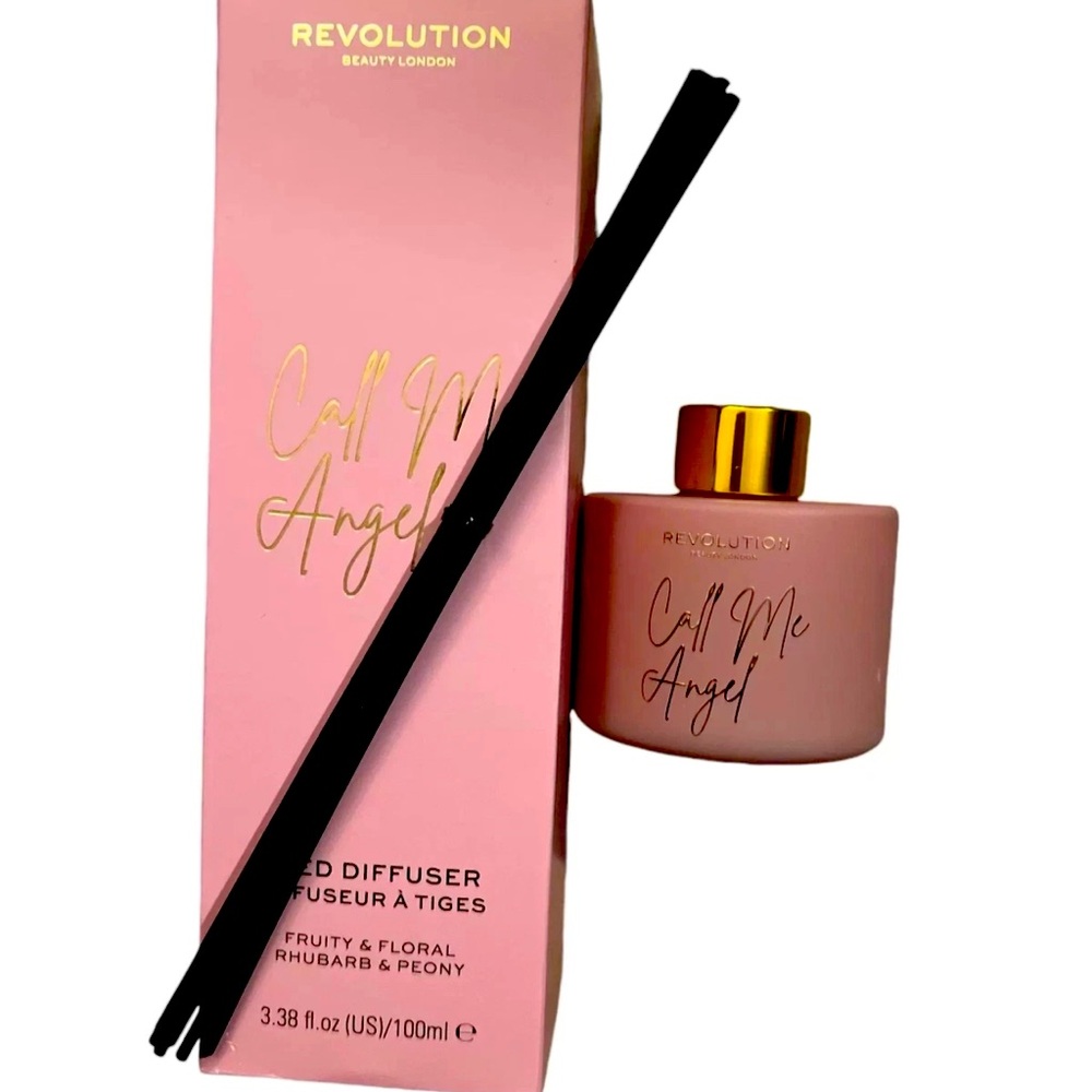 Revolution of London Pink Reed Diffuser Fruity & Floral 100 ml /3.4 fl oz